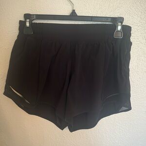 Lululemon hotty hot shorts 4” in black